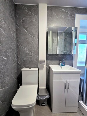 Bathroom - Bright and Cozy Home Near Hampden Park (Glasgow)
