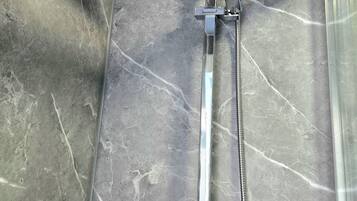 House, 3 Bedrooms | Hulu semburan mandi pegangan tangan