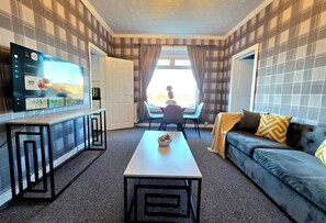 Living area - Bright and Cozy Home Near Hampden Park (Glasgow)