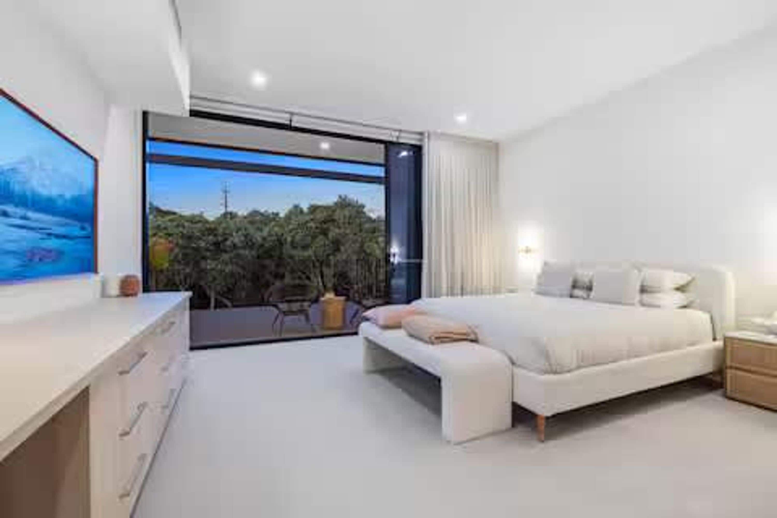 4 عدّة غرف نوم وخدمة الإنترنت