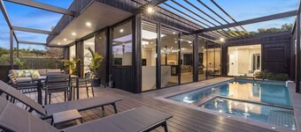 The Luxe Seabreeze Heated Pool Spa Cinema