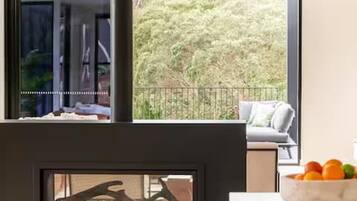 4 عدّة غرف نوم وخدمة الإنترنت