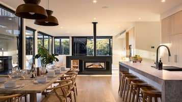 House | 4 bedrooms, high-speed internet