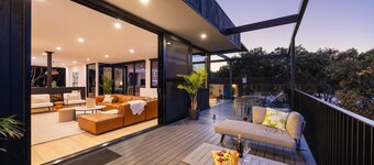 The Luxe Seabreeze Heated Pool Spa Cinema