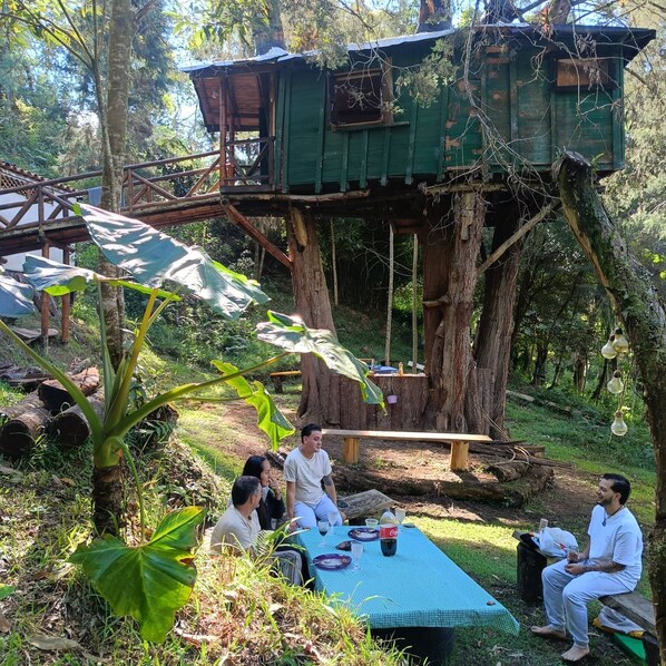 Room, 1 Bedroom, Smoking, Garden View | Property grounds - Room-serene Lodge Retreat With Lake View (Guarne)