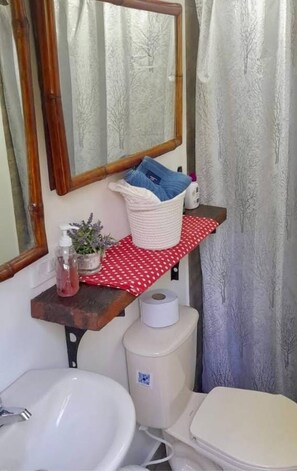 Room, 1 Bedroom, Smoking, Garden View | Bathroom - Room-serene Lodge Retreat With Lake View (Guarne)