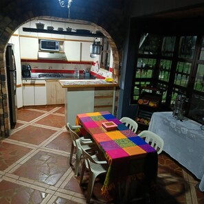 Villa, 4 Schlafzimmer, Raucher, eigener Pool | Esszimmer