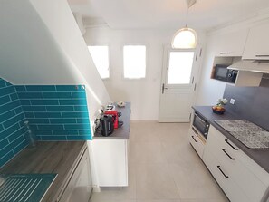 Kühlschrank, Mikrowelle, Ofen, Geschirrspüler