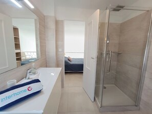 Bathroom - Le Domino by Interhome (Fréjus)