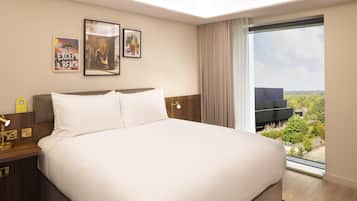 Minibar, in-room safe, laptop workspace, blackout drapes