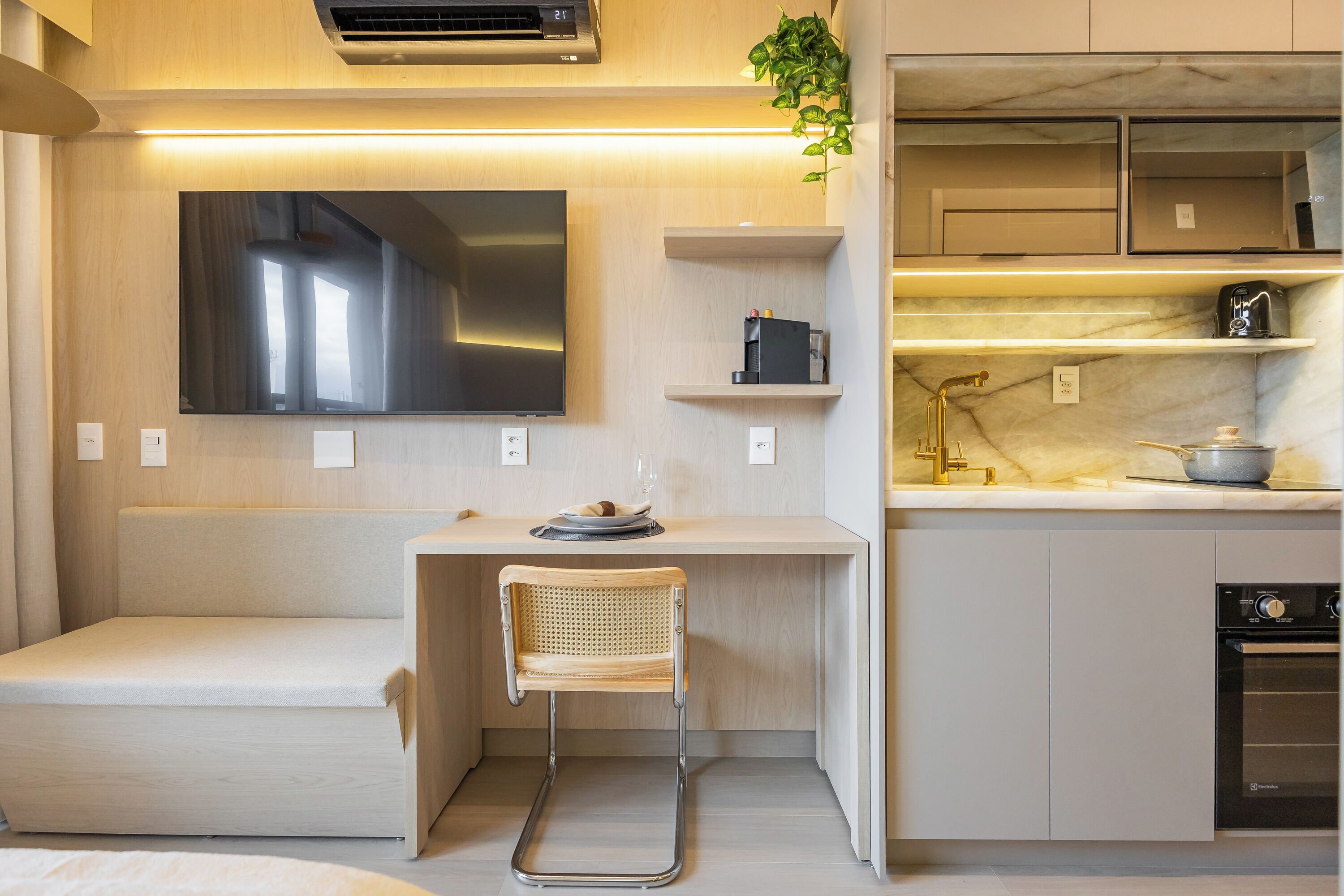 Design Apartment, 1 Double Bed, Patio | Dining room