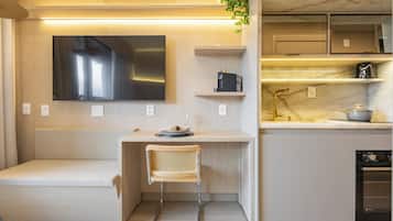 Design Apartment, 1 Double Bed, Patio | Dining room