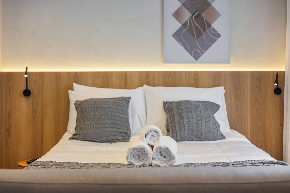 Comfort Apartment, 1 Double Bed with Sofa bed, Refrigerator & Microwave, City View