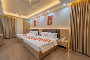 Family Room | Desk, free WiFi - Mosaic Connect Ayodhya (Faizabad)