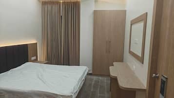 Deluxe Double Room, City View | Desk, free WiFi