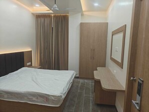 Desk, free WiFi - Mosaic Connect Ayodhya (Faizabad)