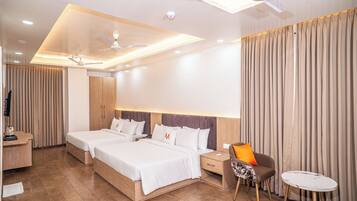 家庭四人房, 城市景觀 | 書桌、免費無線上網