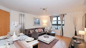 Apartment, 2 Bedrooms | Living room