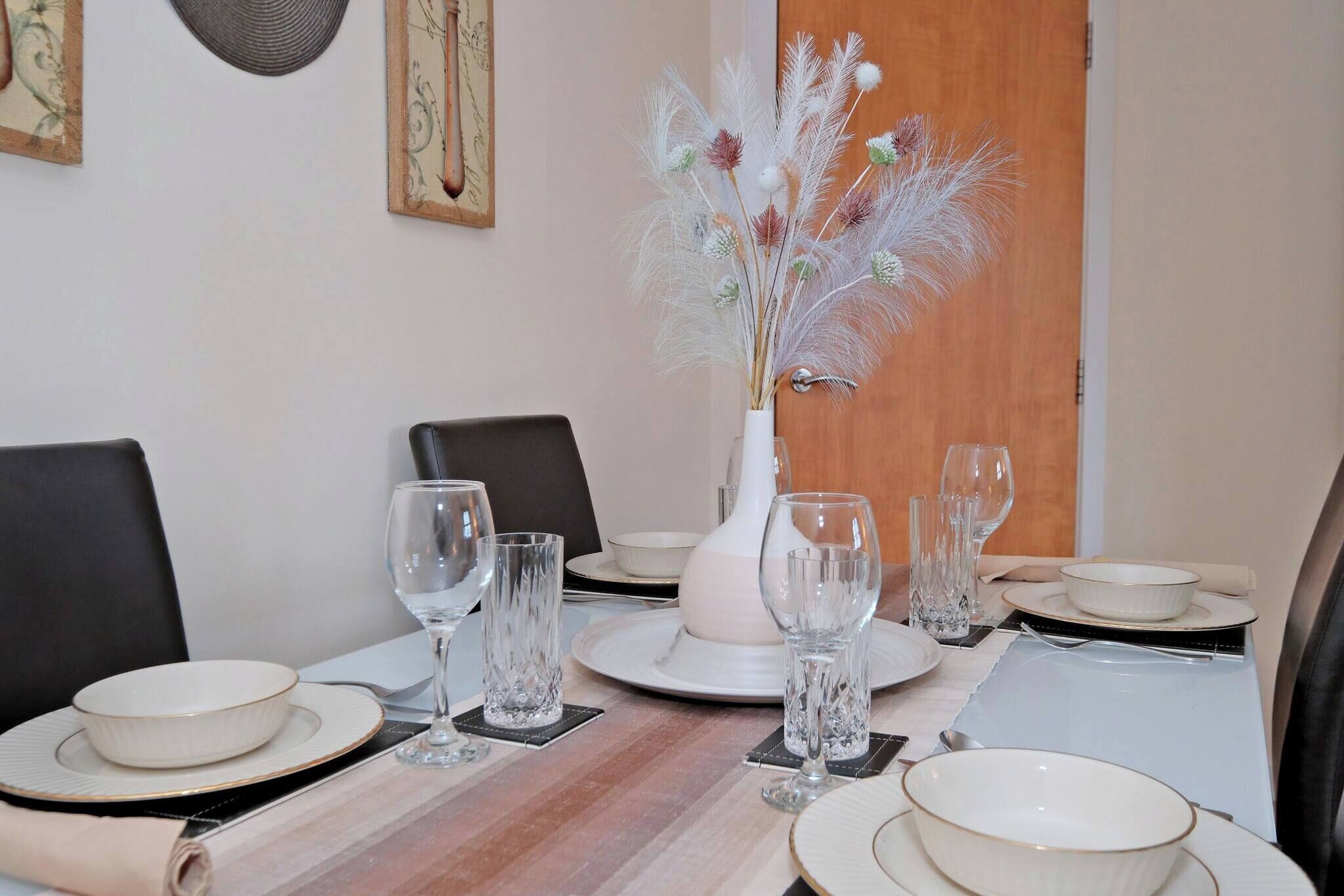 Apartment, 2 Bedrooms | Dining room