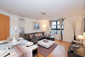 Apartment, 2 Bedrooms | Living room - Executive 2bed City Centre Apartment in Aberdeen (Aberdeen)