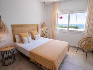 3 bedrooms, Internet - Beachfront apartment with communal pool and parking in San Pedro de Alcántara (San Pedro Alcántara)