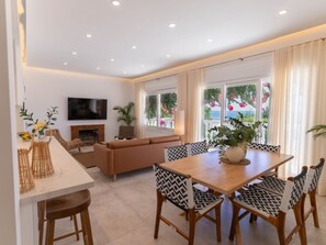 Interior - Beachfront apartment with communal pool and parking in San Pedro de Alcántara (San Pedro Alcántara)