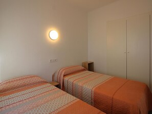 2 bedrooms - Apartment for 4 by the beach with AC and parking (Llançà)