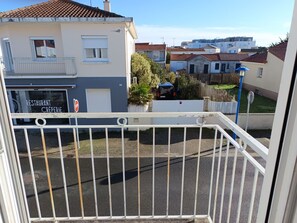 Property grounds - Bright 45m² Apartment in Notre-Dame-de-Monts - Pet Friendly (Notre-Dame-de-Monts)