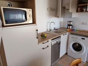 Refrigerador, horno, parrilla de estufa y lavavajillas 