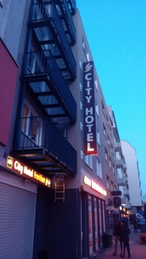 Exterior detail - City Hotel Frankfurt central (Frankfurt am Main)