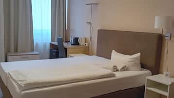 Individuell dekoriert, Schreibtisch, laptopgeeigneter Arbeitsplatz