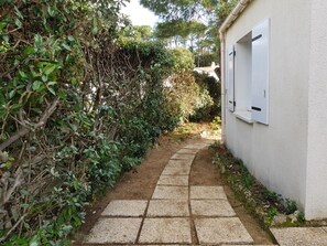 Property grounds - Charming Family Home near the Beach - Pets Welcome (La Tranche-sur-Mer)