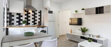 冷蔵庫、電子レンジ、トースター