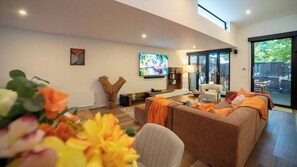 House, 3 Bedrooms | Living room - Sanctuary on Stanhope - Art & Modern Luxury (Melbourne)
