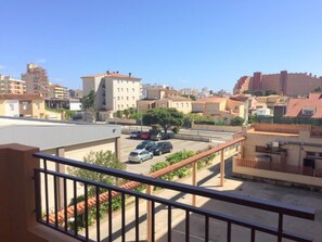 Property grounds - Renovated Apartment in Santa Margarita, Roses with Terrace and Private Parking, 500m from Beach (Roses)
