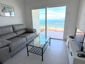TV - Beautiful apartment in Roses with terrace and garage, 600m from the beach (Roses)