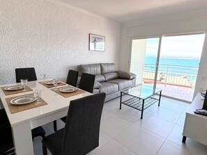 Dining - Beautiful apartment in Roses with terrace and garage, 600m from the beach (Roses)