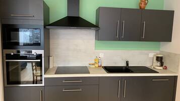 Réfrigérateur, micro-ondes, lave-vaisselle