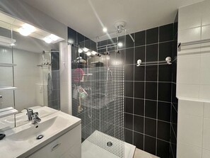 Towels - 2-room apartment with loggia and parking in Calvi (Calvi)