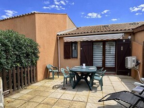 Outdoor dining - Charming house with air conditioning in Gruissan (Gruissan)