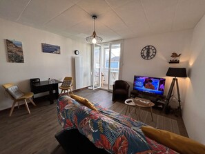 TV - Modern apartment with balcony near beach (Saint-Hilaire-de-Riez)