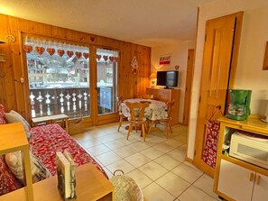 TV - Central T2 apartment with balcony and ski locker (Samoëns)