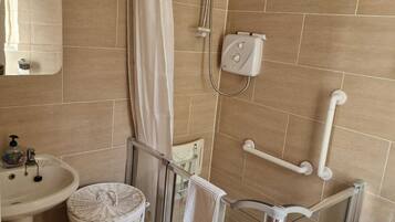 Room, 1 Bedroom, Garden View | Bathroom