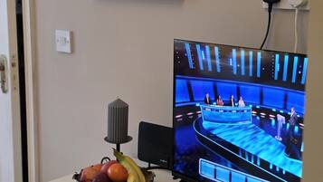 Room, 1 Bedroom, Garden View | Interior