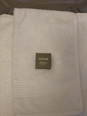 Room, 1 Bedroom, Garden View | Bathroom amenities