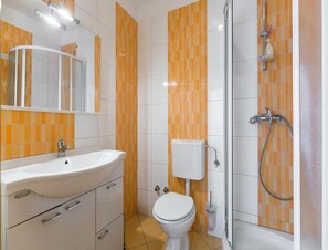 Apartment | Bathroom - Apartment With Pool, sea View in Obrovac (Obrovac)