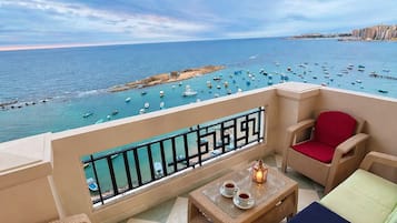 Apartamento Confort, 3 habitaciones, vistas al mar, frente a la playa | Terraza o patio