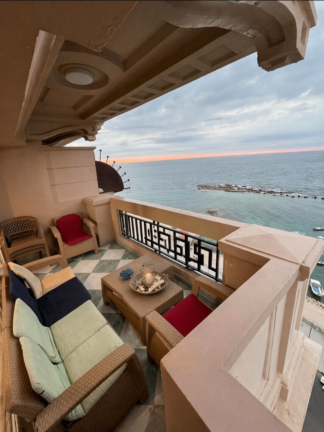 Apartamento Confort, 3 habitaciones, vistas al mar, frente a la playa | Terraza o patio