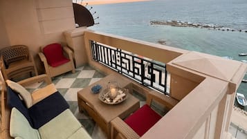 Comfort Apartment, 3 Bedrooms, Sea View, Beachfront | Teres/patio