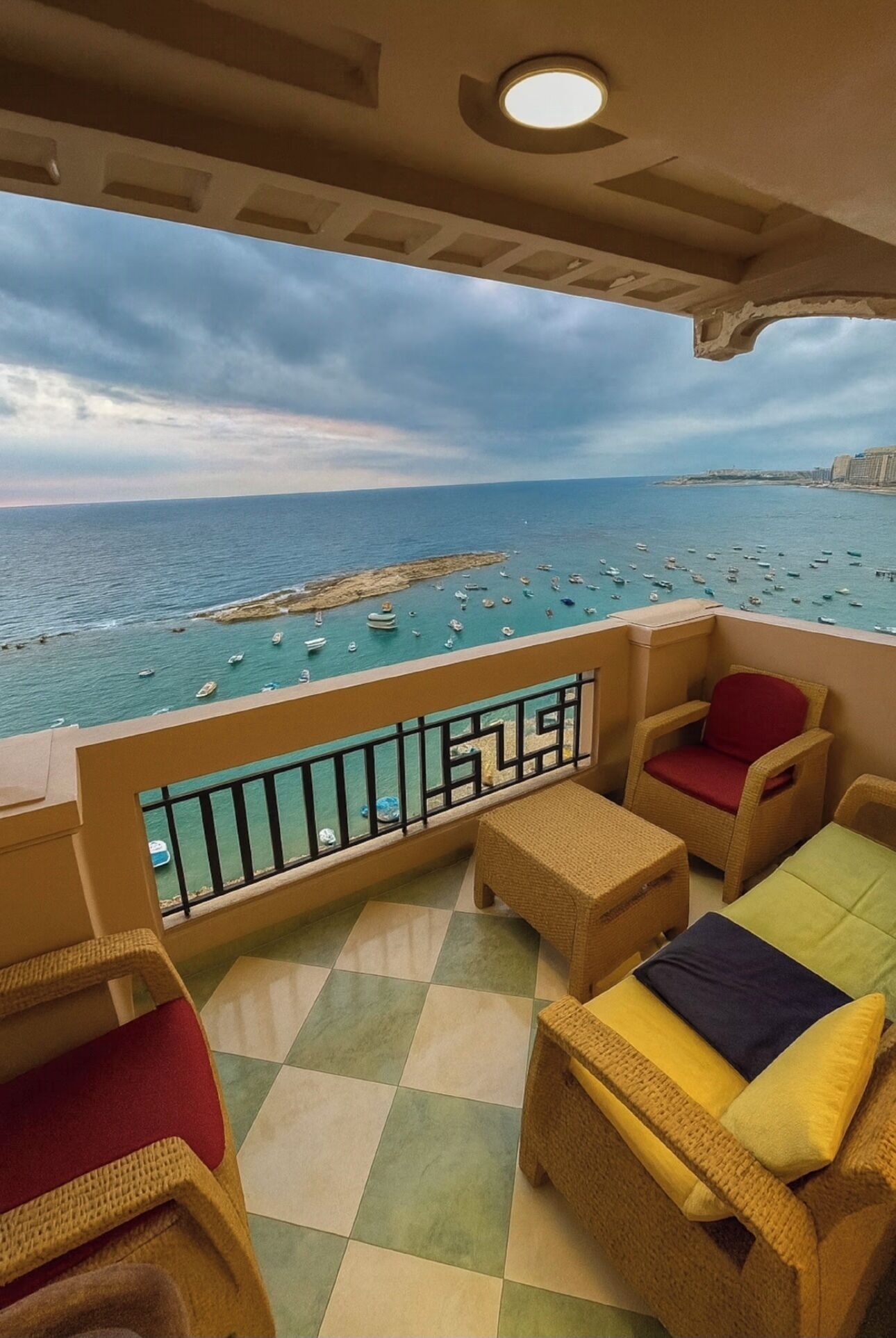 Comfort Apartment, 3 Bedrooms, Sea View, Beachfront | Property grounds